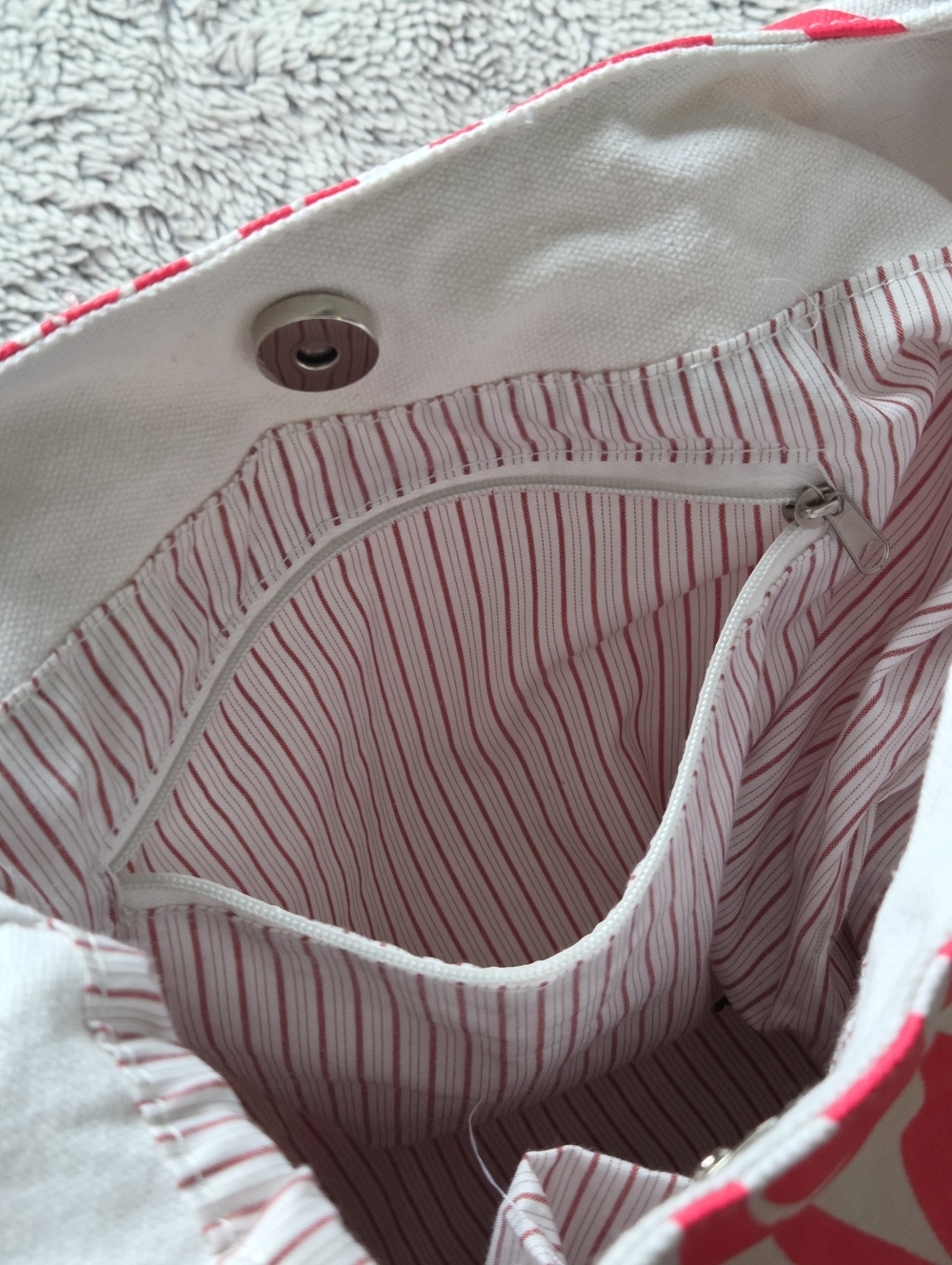 Robin Ruth "Las Vegas" White Shoulder Hobo Bag with Pink Purple Graffiti Letters - Picture 7 of 9